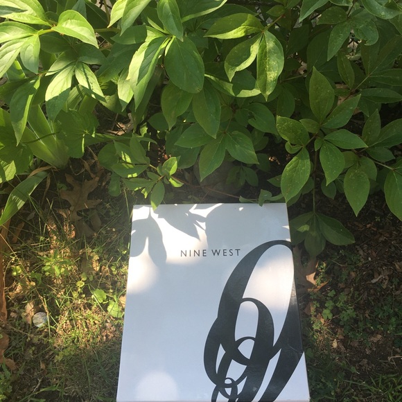 Size 10 Nine West Black Leather Wedges - Picture 10 of 10